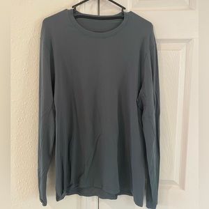 Lululemon large men’s long sleeve T-shirt